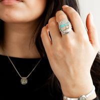 Size 9 | Royston Ribbon Oval Ring