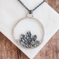 Peridot 18k Circle Bloom Necklace