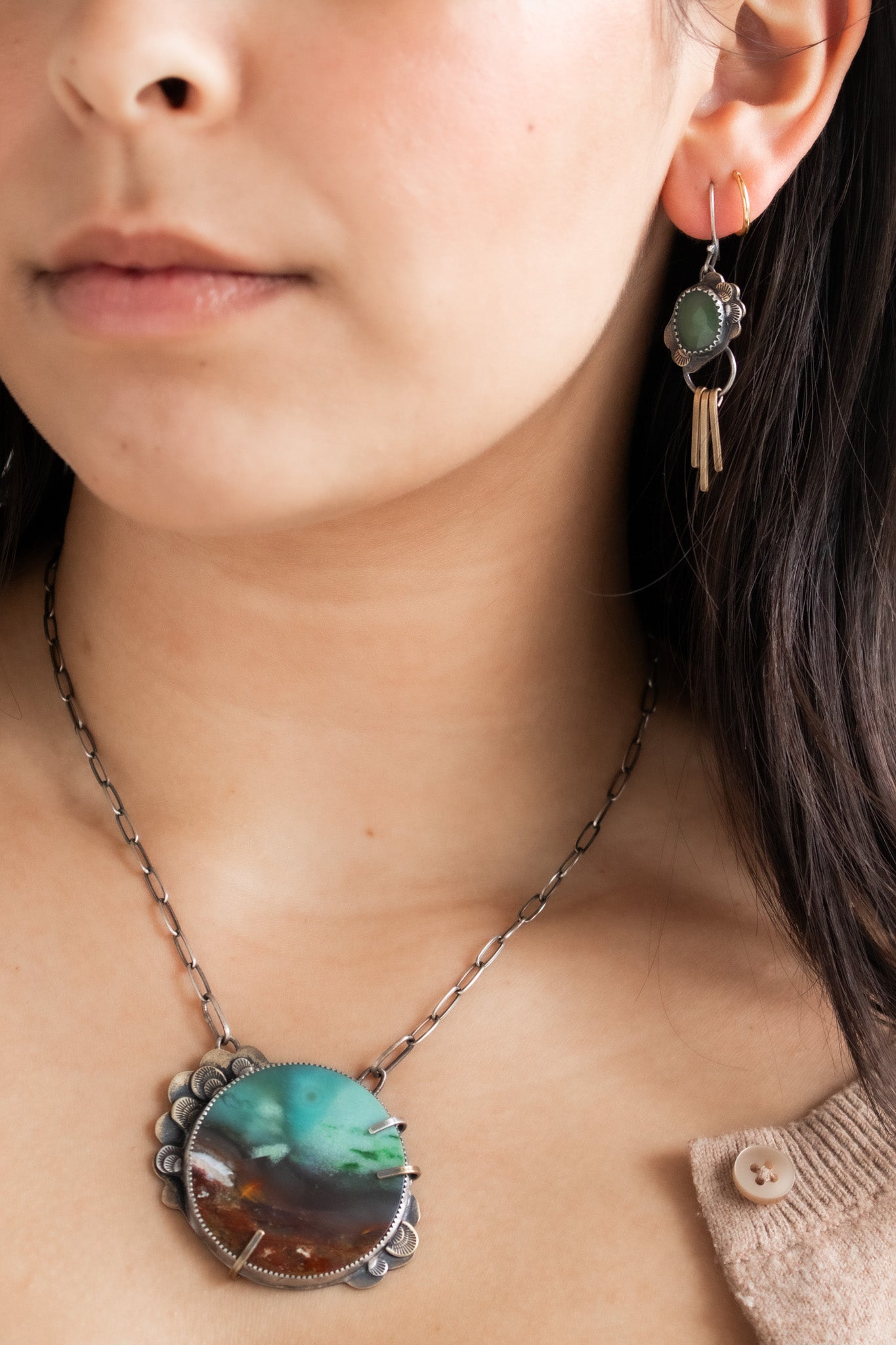 アクセサリー foundrymews SAVDLA Agate & Elm | Opalized Wood Round Forest Necklace – The Artisan's