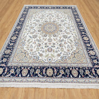 7'10" x 10'1" | White Medallion | Wool | 210000026257