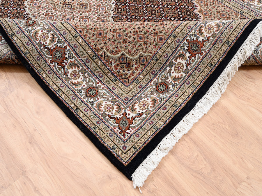 5'7" x 9'0" |  Black Tabriz | Wool | 210000023756