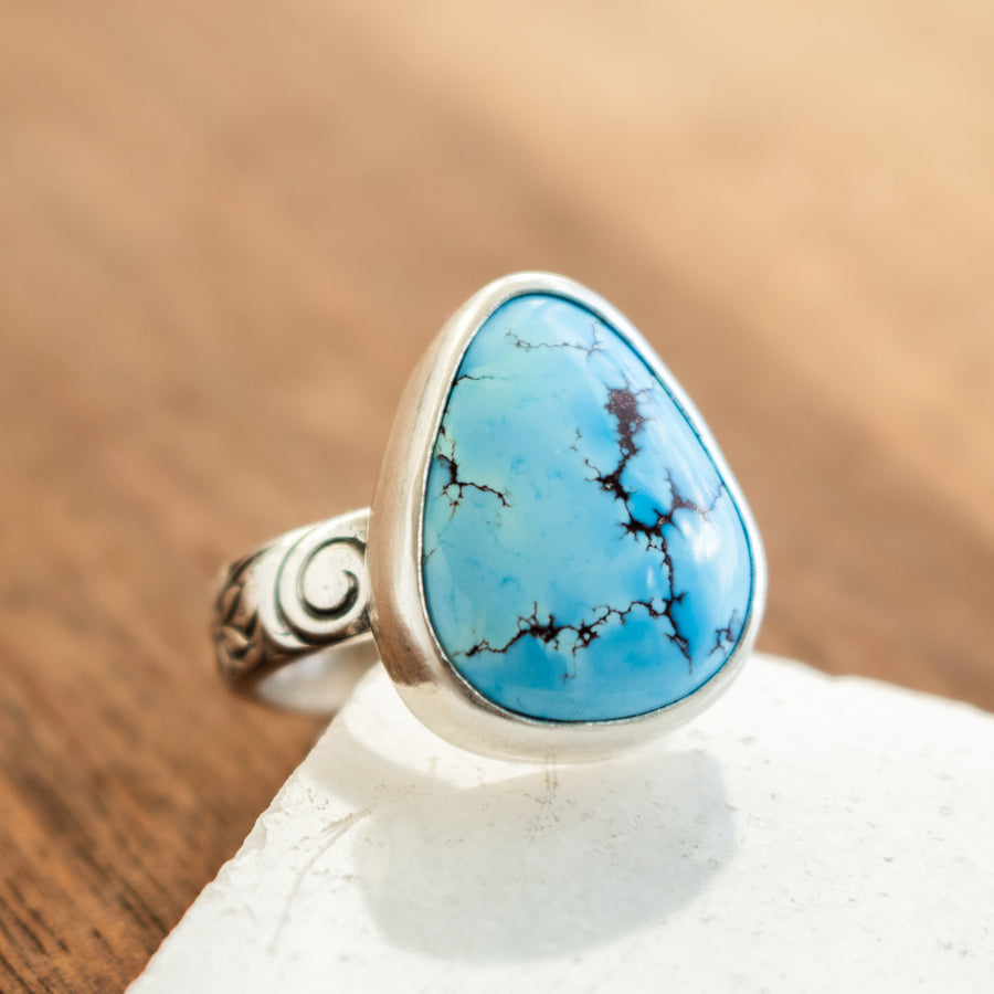 Size 8.5 | Golden Hills Teardrop Floral Band Ring