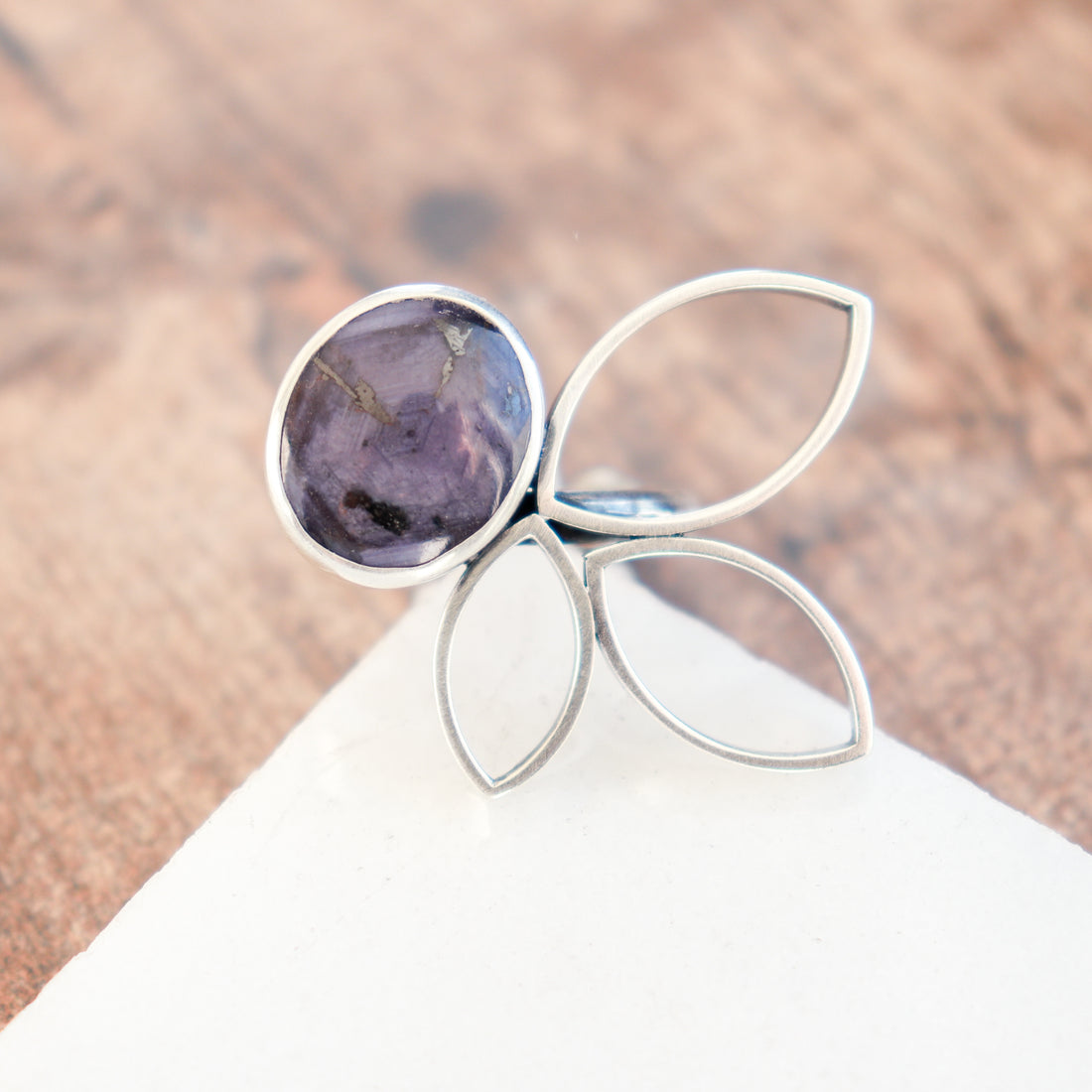 Size 7.5 | Purple Sapphire Leafy Ring