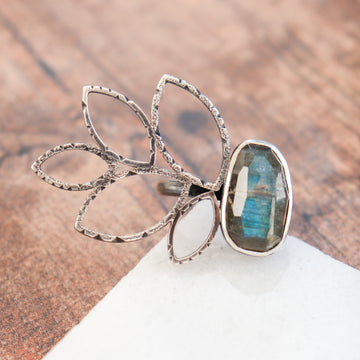 Size 7 | Labradorite Leaf Statement Ring