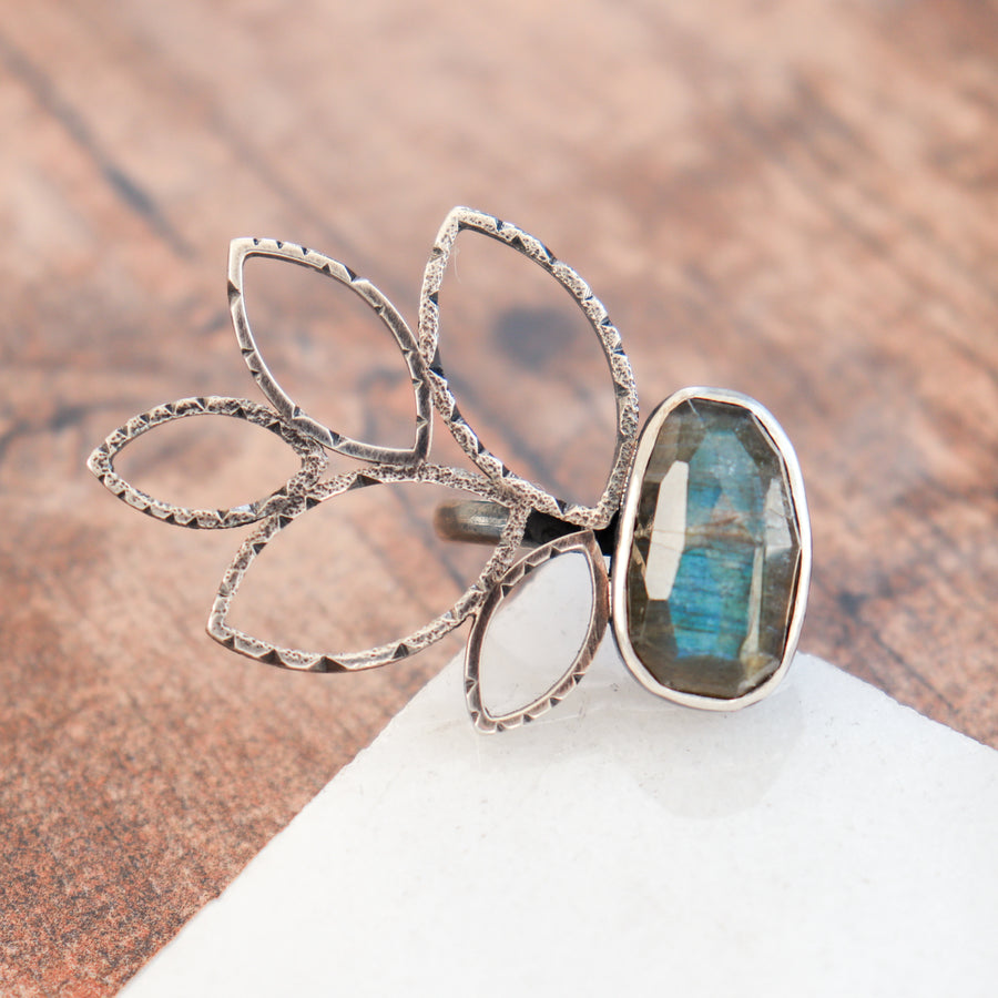 Size 7 | Labradorite Leaf Statement Ring