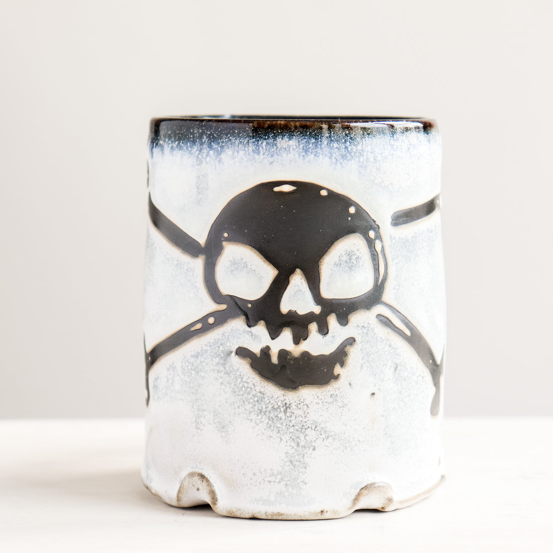 White Crossbones Single Skull Mug