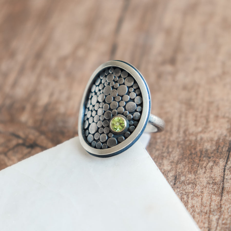 Size 6.5 | Peridot 18k Odyssey Ring