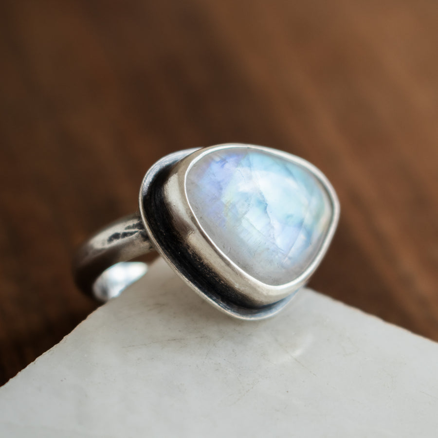 Size 8 | Rainbow Moonstone Ring