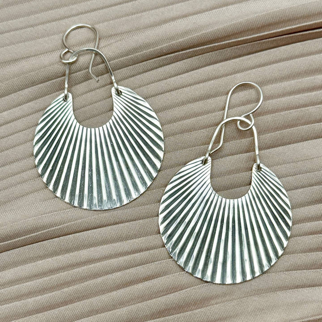Hearth Earrings | Silver