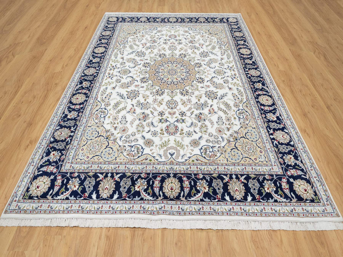 7'10" x 10'1" | White Medallion | Wool | 210000026257
