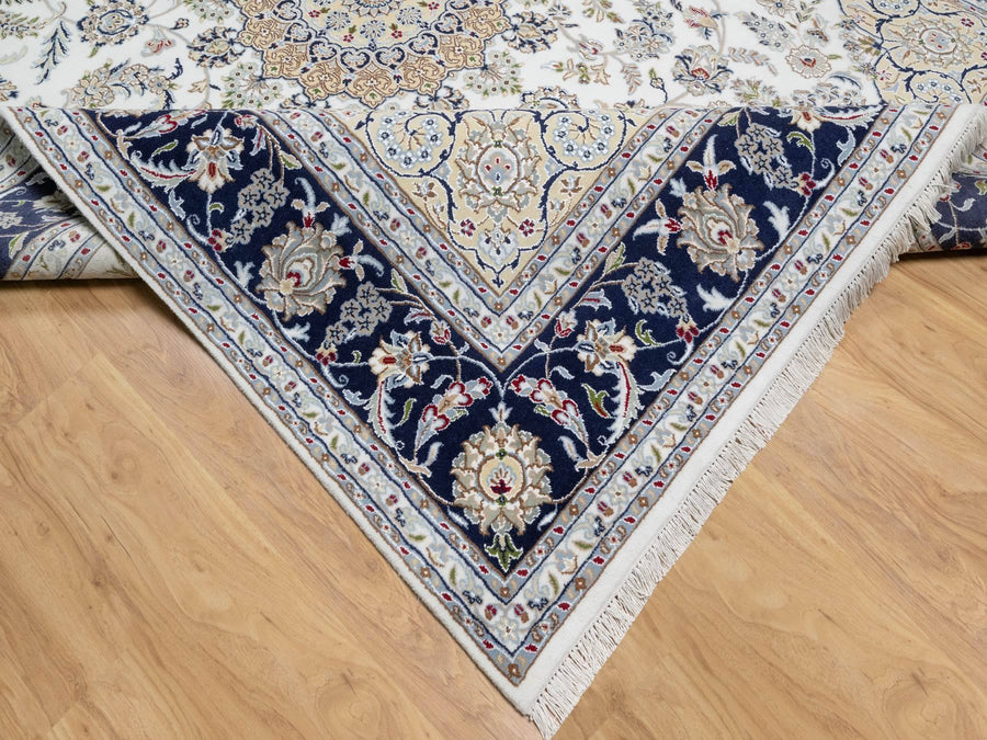 7'10" x 10'1" | White Medallion | Wool | 210000026257