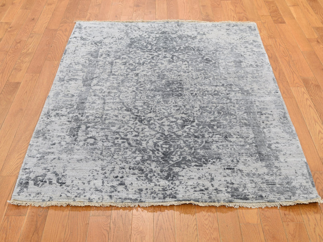 4'1"x6'0" | Silver Erased Persian | Wool and Silk | 19438